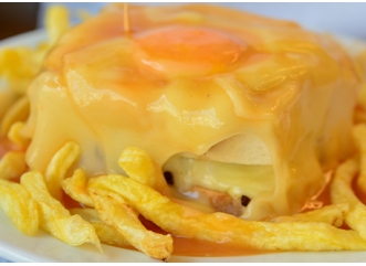 Douro River Cruise with Francesinha Lunch or Dinner 