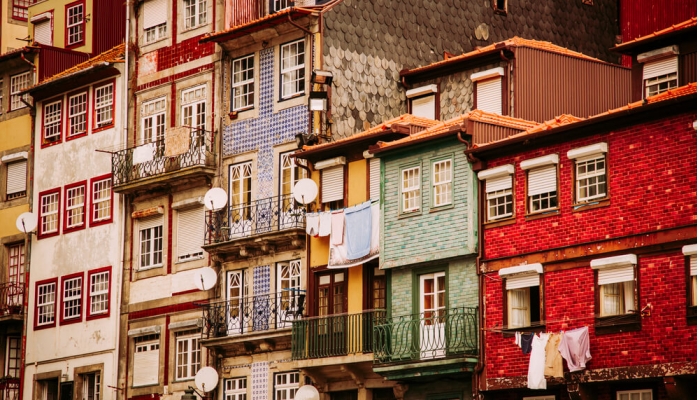 A PraÃ§a da Ribeira oferece o soberbo espetÃ¡culo duma cidade que sobe, em cascata, a partir do rio Douro!