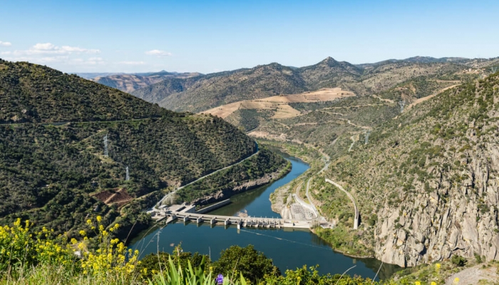 A Barragem da Valeira foi a terceira barragem a ser construÃ­da no Rio Douro.